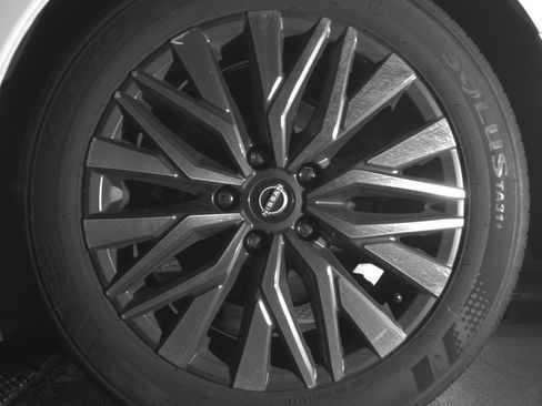 Used 2025 Nissan Altima 2.5 SV FWD image 14