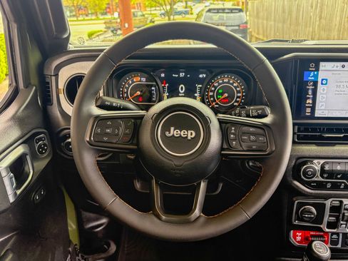 Used 2024 Jeep Wrangler Willys image 28