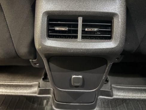 Used 2018 Chevrolet Equinox LT image 31