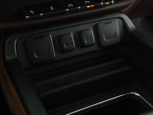 Used 2016 Chevrolet Silverado 1500 High Country w/ High Country Premium Package AWD/4WD image 19