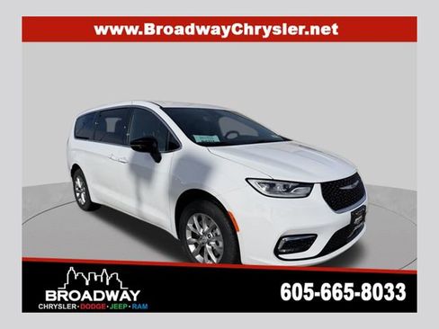 New 2026 Chrysler Pacifica Select AWD/4WD image 1