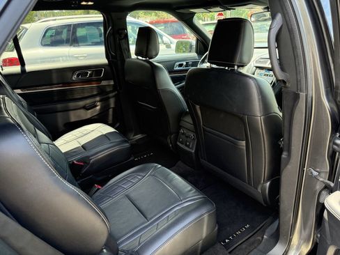 Used 2018 Ford Explorer Platinum image 15