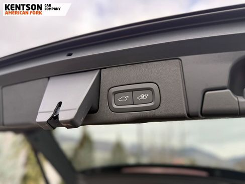 Used 2025 Volvo XC60 B5 Plus image 40