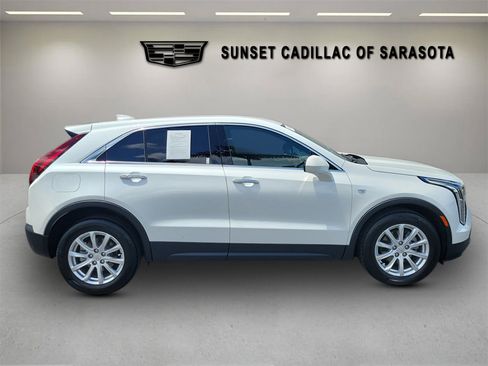 Certified 2023 Cadillac XT4 Luxury FWD image 3