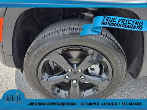 Used 2024 Jeep Grand Cherokee L Altitude RWD image 18