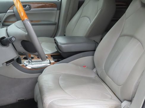Used 2011 Buick Enclave CXL FWD image 10