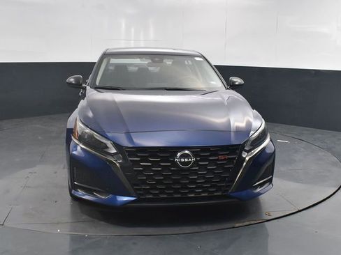 Used 2023 Nissan Altima 2.5 SR image 2