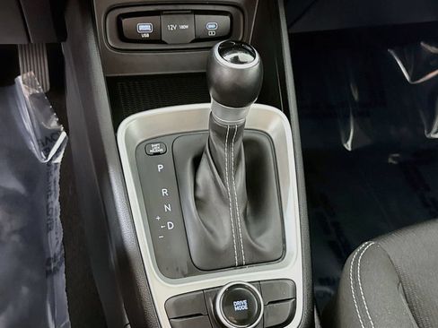 Certified 2024 Hyundai Venue SEL FWD image 10