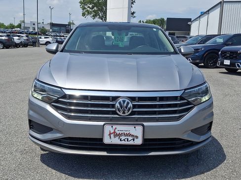 Used 2020 Volkswagen Jetta SE w/ SE Cold Weather Package FWD image 2
