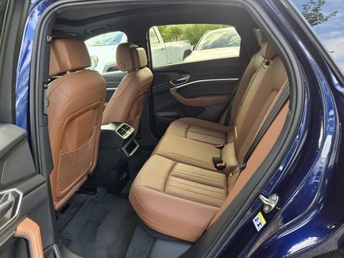 Used 2022 Audi e-tron Premium Plus w/ Premium Plus Package AWD/4WD image 16