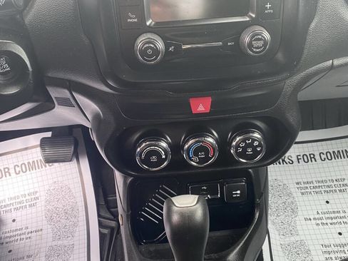 Used 2017 Jeep Renegade Sport w/ Power & Air Group image 12