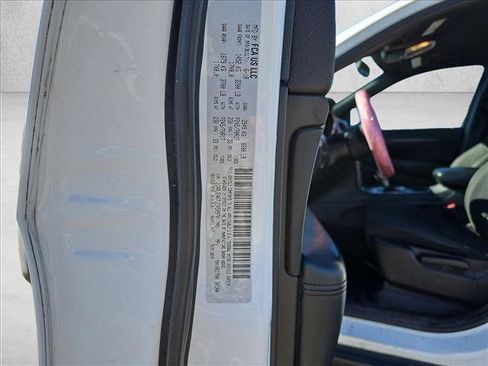 Used 2018 Jeep Grand Cherokee Laredo image 17