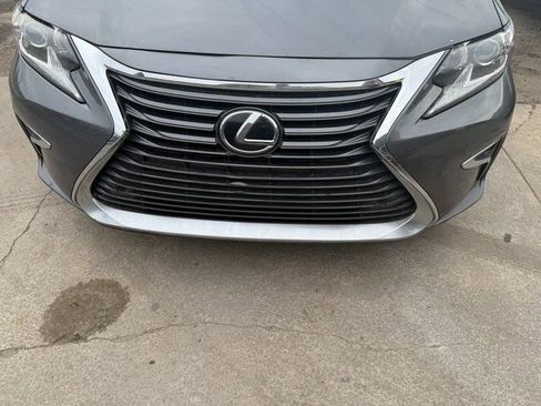 Used 2016 Lexus ES 350 350 w/ Premium Package w/Wood Trim image 2