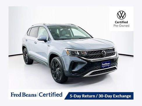 Used 2024 Volkswagen Taos SE w/ Panoramic Sunroof Package AWD/4WD image 1