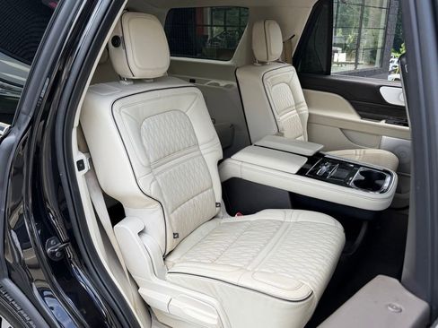 Used 2020 Lincoln Navigator Black Label w/ Cargo Convenience Package AWD/4WD image 39