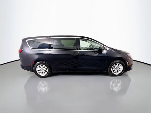 Used 2023 Chrysler Voyager LX image 11