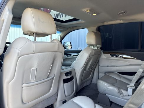 Used 2018 Cadillac Escalade Luxury w/ LPO, Radiant Package image 27