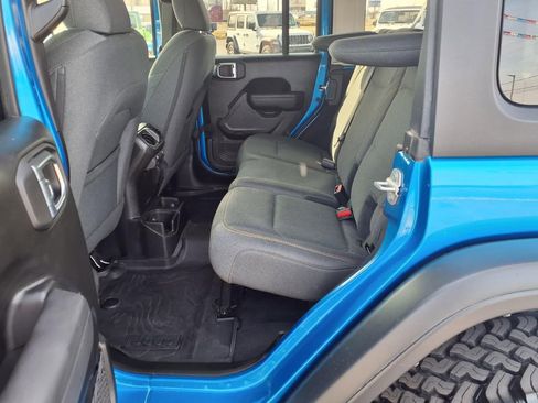 Used 2025 Jeep Wrangler Willys image 25