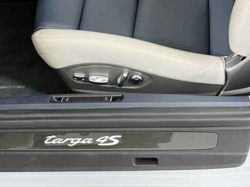 Certified 2019 Porsche 911 Targa 4S image 16