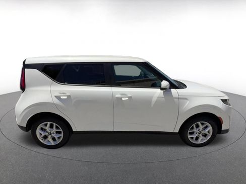 Used 2025 Kia Soul LX w/ LX Technology Package FWD image 16