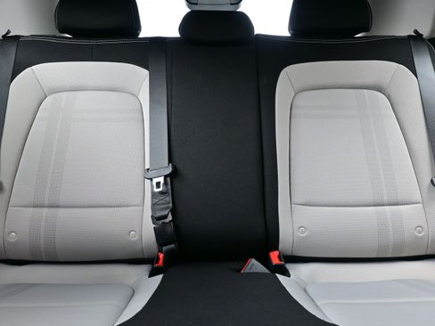 Certified 2025 Hyundai Venue SEL image 15