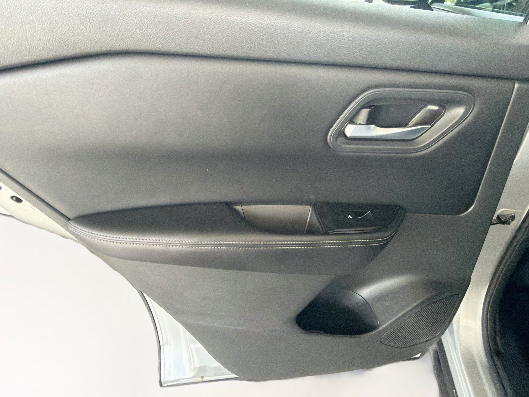 Used 2025 Nissan Rogue SV AWD/4WD image 25