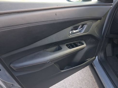Used 2023 Nissan Ariya FWD image 18