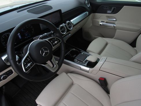 Used 2023 Mercedes-Benz GLB 250 4MATIC image 17