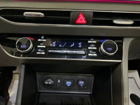 Used 2022 Hyundai Sonata Limited image 17