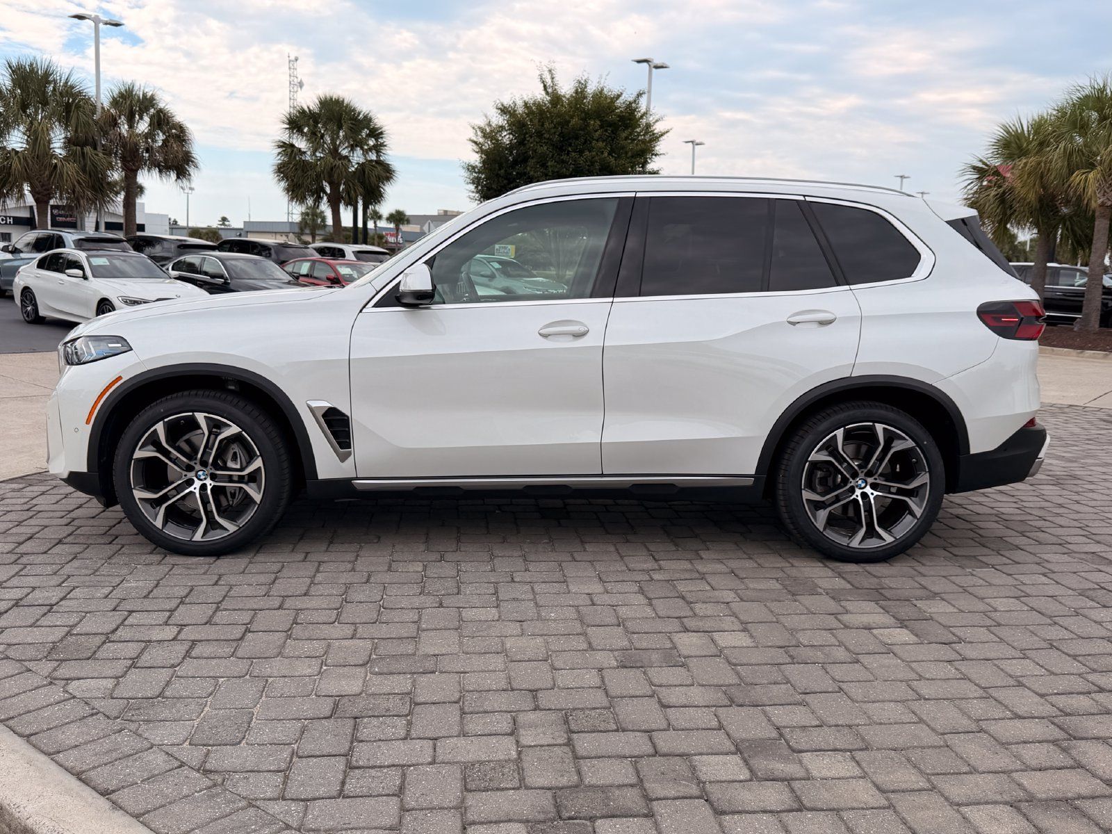 Used 2024 BMW X5 xDrive40i w/ Premium Package AWD/4WD image 12