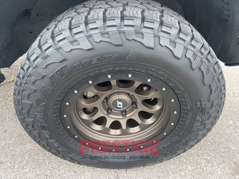 Used 2020 Toyota 4Runner TRD Off-Road Premium AWD/4WD image 14