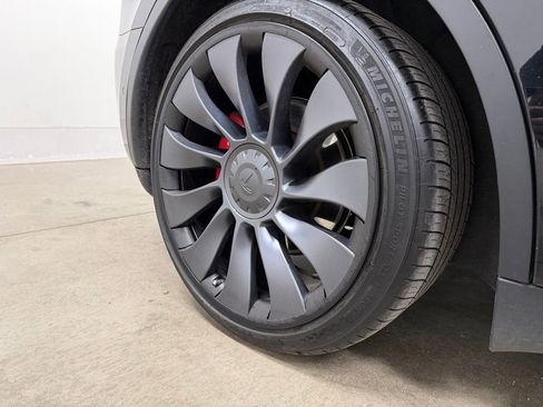Used 2022 Tesla Model Y Performance image 9