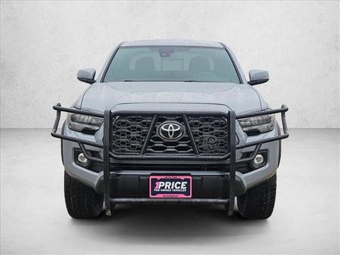 Used 2021 Toyota Tacoma TRD Off-Road image 2