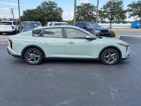 Certified 2025 Kia K4 FWD image 2