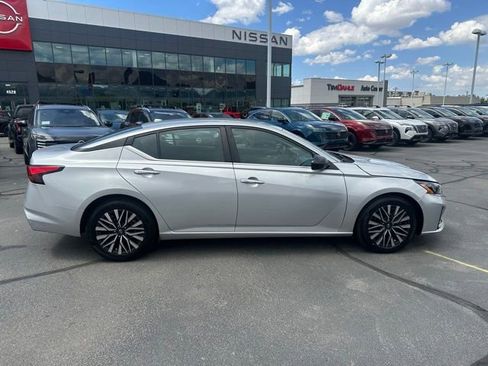 Used 2024 Nissan Altima 2.5 SV FWD image 12