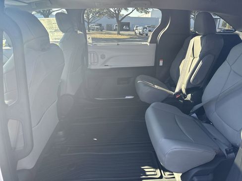 New 2025 Toyota Sienna XLE image 24