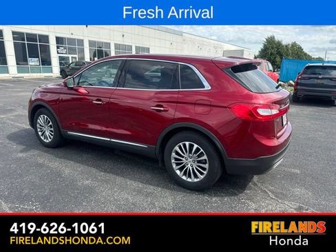 Used 2017 Lincoln MKX Select w/ Select Plus Package FWD image 3