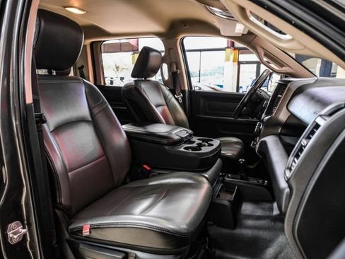 Used 2019 RAM 2500 Tradesman w/ Chrome Appearance Group image 31