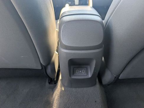 Used 2024 Hyundai Elantra SEL FWD image 18