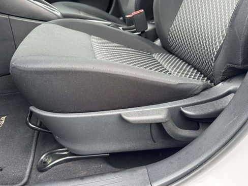 Used 2023 Nissan Versa S FWD image 18