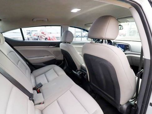 Used 2017 Hyundai Elantra SE image 40