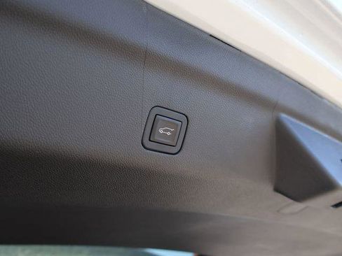 New 2026 GMC Yukon XL AT4 w/ AT4 Premium Plus Package AWD/4WD image 9
