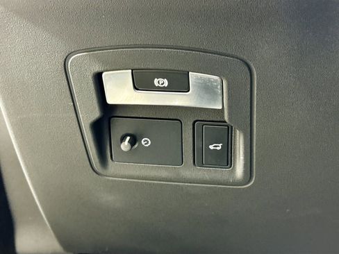 Used 2019 Land Rover Range Rover Velar R-Dynamic SE image 10