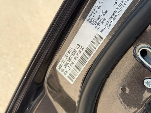 Used 2025 RAM 2500 Big Horn AWD/4WD image 10