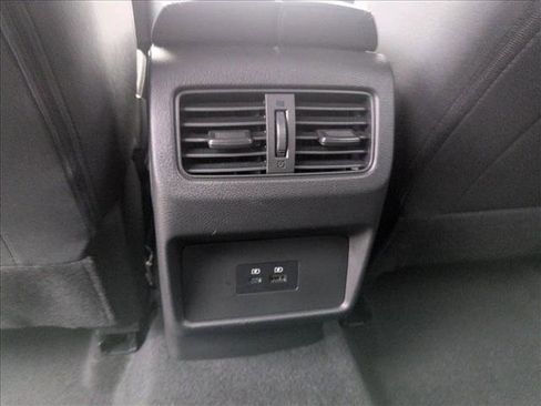 Used 2023 Nissan Rogue SV AWD/4WD image 17