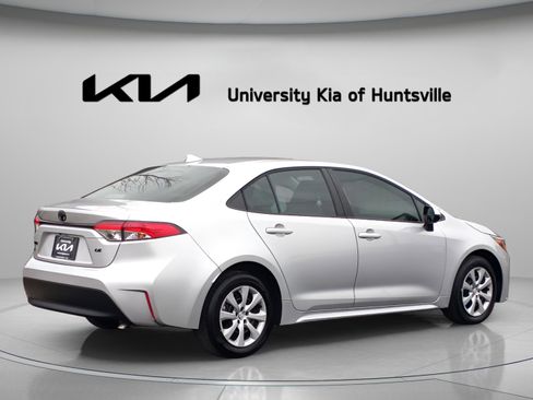 Used 2025 Toyota Corolla LE w/ Convenience Package image 3