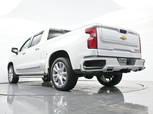 Used 2022 Chevrolet Silverado 1500 High Country w/ High Country Premium Package AWD/4WD image 47