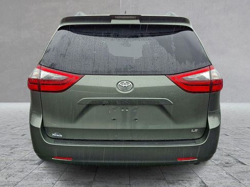 Used 2020 Toyota Sienna LE image 6