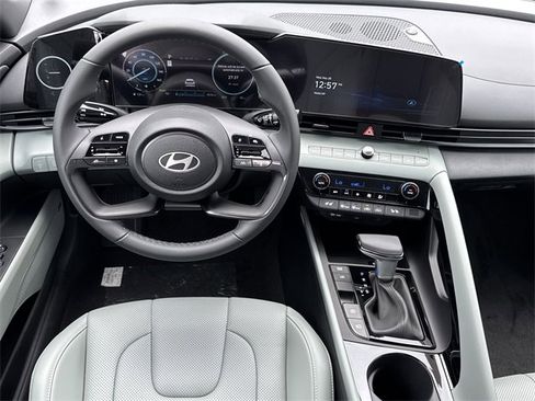 New 2025 Hyundai Elantra Limited image 15
