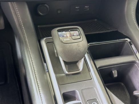 Used 2023 Nissan Pathfinder SL w/ Black Appearance Package image 25